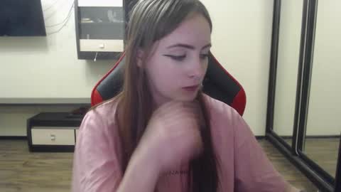 Snapshot of laralianna chatting on 12/25/24, 04:32 Laralianna online show from 12/25/24, 04:32