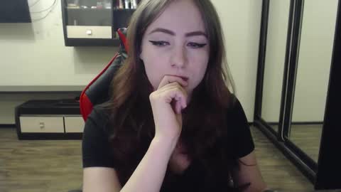 Snapshot of laralianna chatting on 02/25/25, 04:00 Laralianna online show from 02/25/25, 04:00