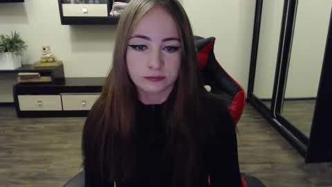 Snapshot of laralianna chatting on 09/13/25, 11:54 Laralianna online show from 09/13/25, 11:54