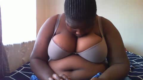 Snapshot of laralovex chatting on 03/11/25, 06:00 laralovex online show from 03/11/25, 06:00