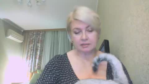 laramrs online show from 10/28/25, 04:31