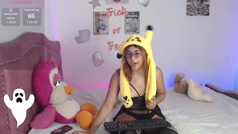 Snapshot of laramucci chatting on 10/31/25, 07:59 laramucci online show from 10/31/25, 07:59