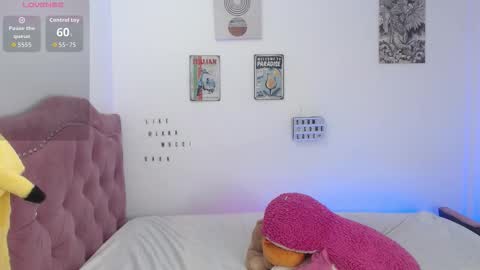 Snapshot of laramucci chatting on 11/09/25, 07:45 laramucci online show from 11/09/25, 07:45