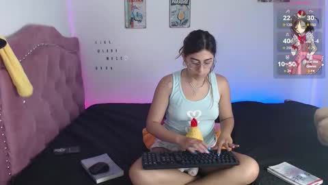 Snapshot of laramucci chatting on 11/22/25, 03:44 laramucci online show from 11/22/25, 03:44