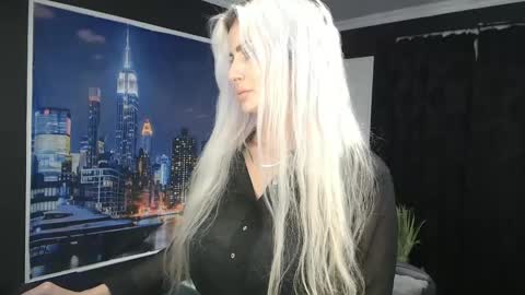 Snapshot of laras_moans chatting on 12/12/24, 08:47 laras_moans online show from 12/12/24, 08:47