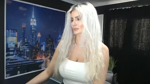 Snapshot of laras_moans chatting on 12/13/24, 12:06 laras_moans online show from 12/13/24, 12:06