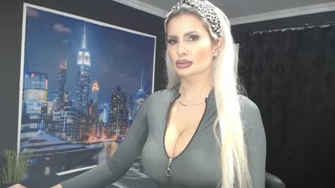 Snapshot of laras_moans chatting on 12/29/24, 09:06 laras_moans online show from 12/29/24, 09:06