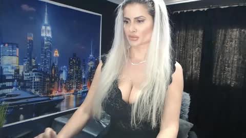 Snapshot of laras_moans chatting on 01/01/25, 11:38 laras_moans online show from 01/01/25, 11:38