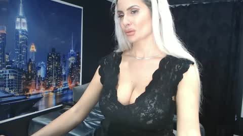Snapshot of laras_moans chatting on 01/01/25, 02:42 laras_moans online show from 01/01/25, 02:42