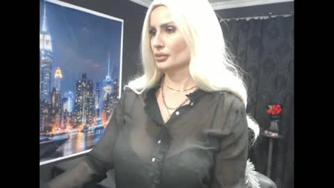 Snapshot of laras_moans chatting on 02/04/25, 08:13 laras_moans online show from 02/04/25, 08:13