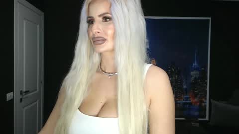 Snapshot of laras_moans chatting on 02/21/25, 08:29 laras_moans online show from 02/21/25, 08:29