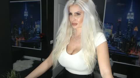 Snapshot of laras_moans chatting on 03/05/25, 11:38 laras_moans online show from 03/05/25, 11:38