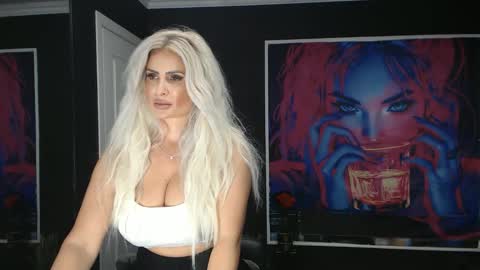 Snapshot of laras_moans chatting on 09/12/25, 10:37 laras_moans online show from 09/12/25, 10:37