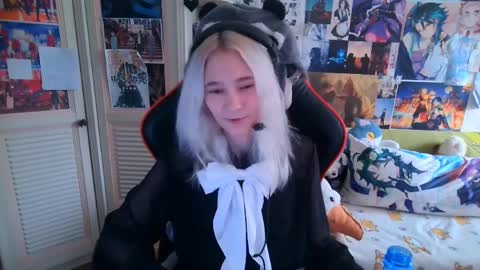 Snapshot of lareeconole chatting on 04/05/26, 11:18 Sivilia online show from 04/05/26, 11:18