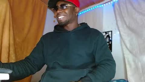 Snapshot of largo_eddy chatting on 11/19/25, 05:18 Largo eddy online show from 11/19/25, 05:18