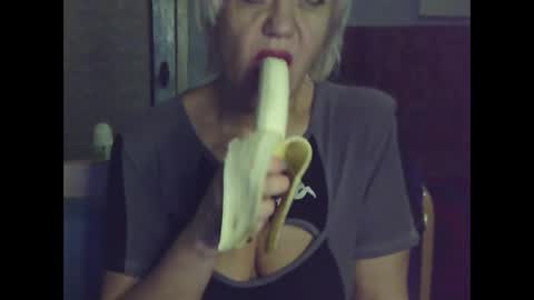 larisaq4ugo24 online show from 02/03/25, 09:29