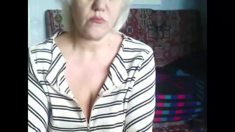 larisaq4ugo24 online show from 02/17/25, 10:29