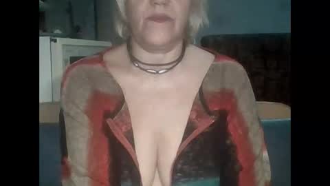 larisaq4ugo24 online show from 03/18/26, 07:50