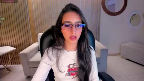 Larisa Smirnov online show from 10/22/25, 04:46