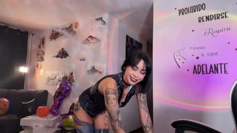 Snapshot of larissa_baker chatting on 10/11/25, 11:58 isa 3 online show from 10/11/25, 11:58