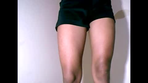 Snapshot of larra27 chatting on 09/13/25, 07:35 Malala online show from 09/13/25, 07:35