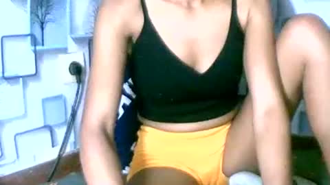 Snapshot of larra27 chatting on 10/18/25, 01:01 Malala online show from 10/18/25, 01:01