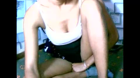 Snapshot of larra27 chatting on 12/14/25, 09:30 Malala online show from 12/14/25, 09:30