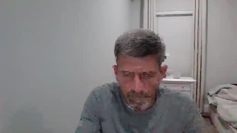 Snapshot of larry77733217 chatting on 09/20/25, 01:50 larry77733217 online show from 09/20/25, 01:50