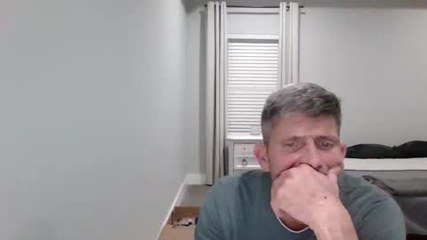 Snapshot of larry77733217 chatting on 12/17/25, 02:17 larry77733217 online show from 12/17/25, 02:17