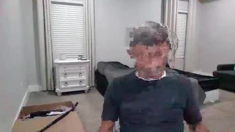 Snapshot of larry77733217 chatting on 04/07/26, 01:17 larry77733217 online show from 04/07/26, 01:17