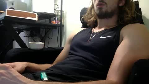 Snapshot of larrylegend24 chatting on 09/30/25, 12:26 larrylegend24 online show from 09/30/25, 12:26