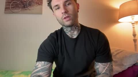 Snapshot of larsskeet chatting on 11/27/25, 02:19 larsskeet online show from 11/27/25, 02:19