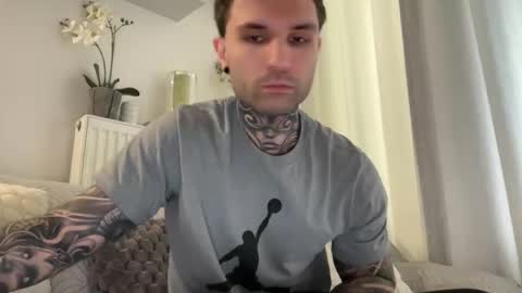 Snapshot of larsskeet chatting on 11/29/25, 01:36 larsskeet online show from 11/29/25, 01:36