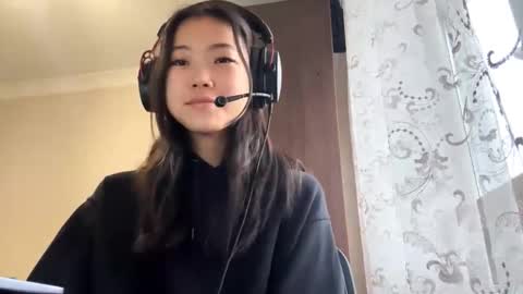 Snapshot of lashaundapolack chatting on 12/22/25, 09:28 Yu online show from 12/22/25, 09:28