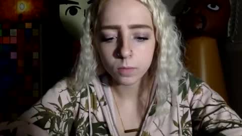 Snapshot of latenightkash chatting on 02/27/26, 02:44 Roxy blue online show from 02/27/26, 02:44