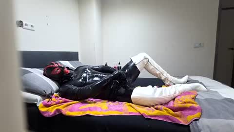 Snapshot of latexboy1986 chatting on 06/20/26, 01:47 latex boy 38 online show from 06/20/26, 01:47