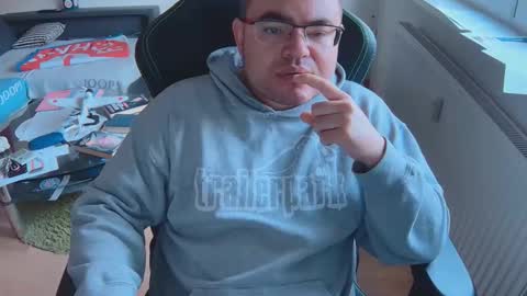 Snapshot of latexboy893 chatting on 11/12/25, 01:00 latexboy893 online show from 11/12/25, 01:00