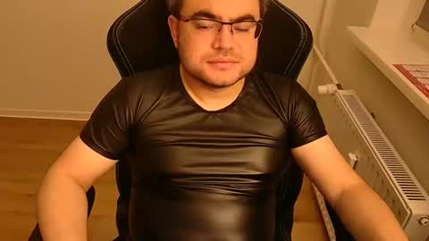 latexboy893 online show from 06/15/26, 09:17