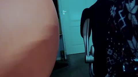 Snapshot of latexchris77 chatting on 12/05/24, 11:05 latexchris77 online show from 12/05/24, 11:05