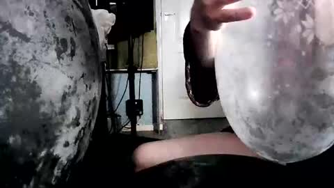 Snapshot of latexchris77 chatting on 02/10/26, 01:37 latexchris77 online show from 02/10/26, 01:37