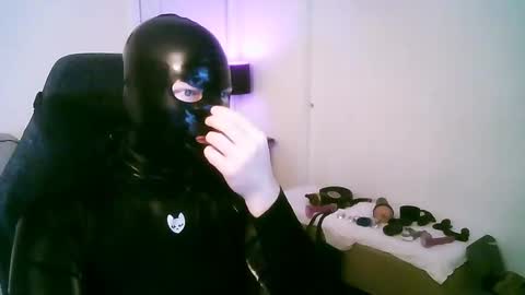 Snapshot of latexminheadroom chatting on 03/08/25, 03:06 latexminheadroom online show from 03/08/25, 03:06