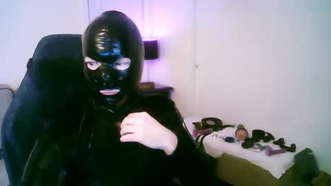 Snapshot of latexminheadroom chatting on 03/08/25, 06:10 latexminheadroom online show from 03/08/25, 06:10