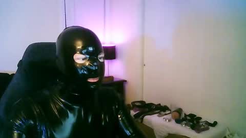 Snapshot of latexminheadroom chatting on 09/21/25, 01:40 latexminheadroom online show from 09/21/25, 01:40