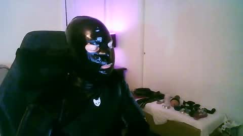 Snapshot of latexminheadroom chatting on 10/15/25, 02:22 latexminheadroom online show from 10/15/25, 02:22
