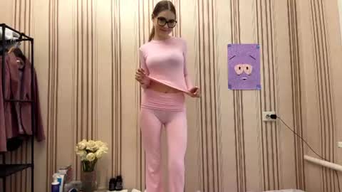 Snapshot of latiapetosa chatting on 07/06/26, 03:25 Mia online show from 07/06/26, 03:25