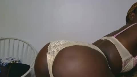 latiffaah_xx online show from 02/28/26, 12:50