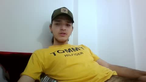 Snapshot of latin_boi6 chatting on 12/16/24, 02:38 Angel online show from 12/16/24, 02:38