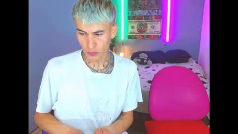 latin_boysxxx_ online show from 10/27/25, 02:48