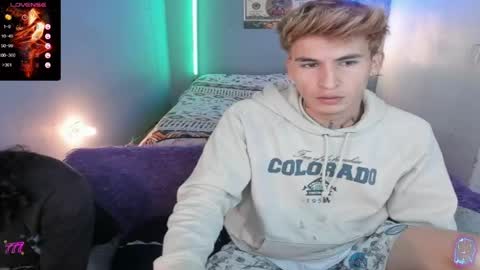 Snapshot of latin_boysxxx_ chatting on 04/19/26, 02:33 latin_boysxxx_ online show from 04/19/26, 02:33