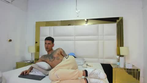 Snapshot of latin_couple20y chatting on 09/28/25, 08:09 Johana y Santiago online show from 09/28/25, 08:09